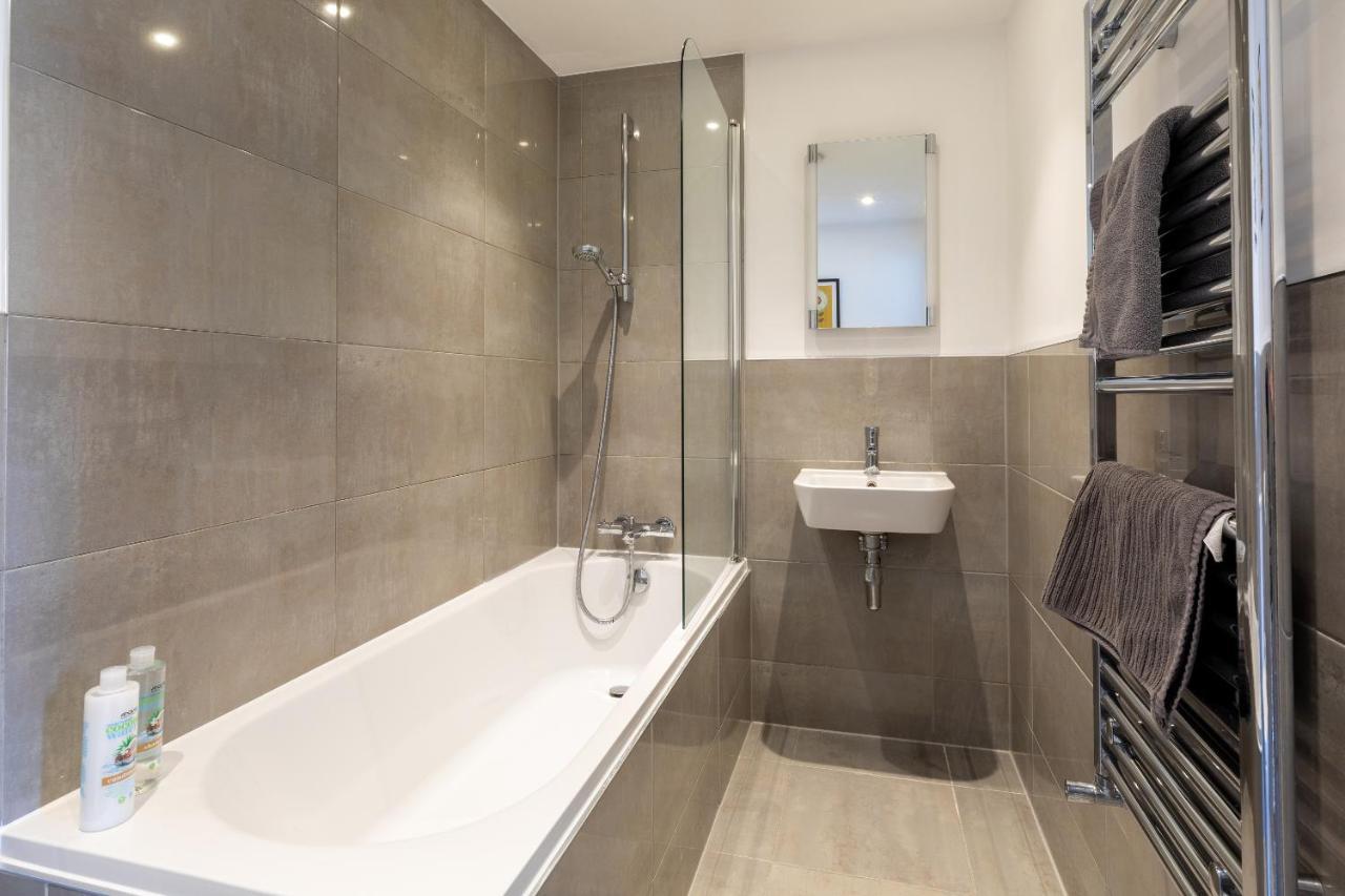 X-Large Two Bedroom & Two Bathroom Apartment With Free Evening Parking 사우샘프턴 외부 사진