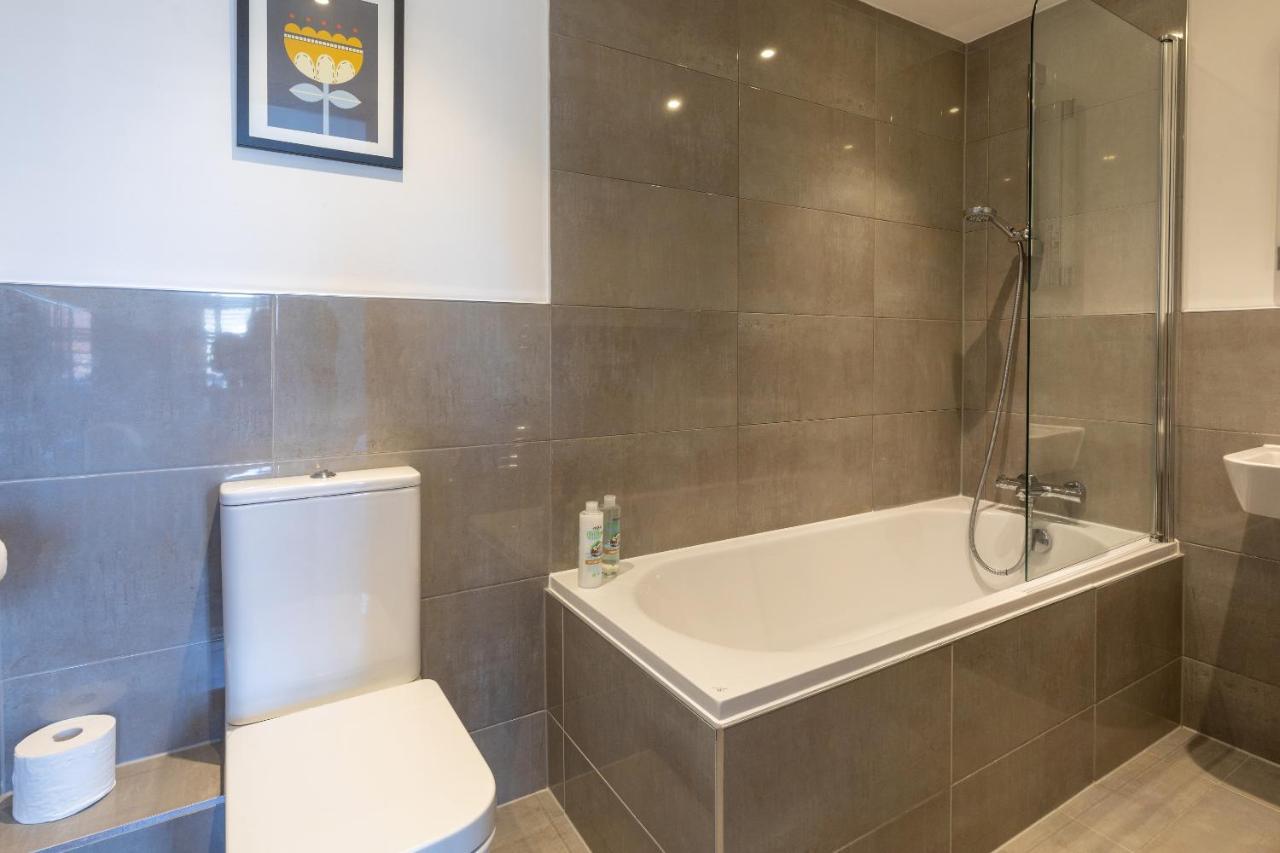 X-Large Two Bedroom & Two Bathroom Apartment With Free Evening Parking 사우샘프턴 외부 사진
